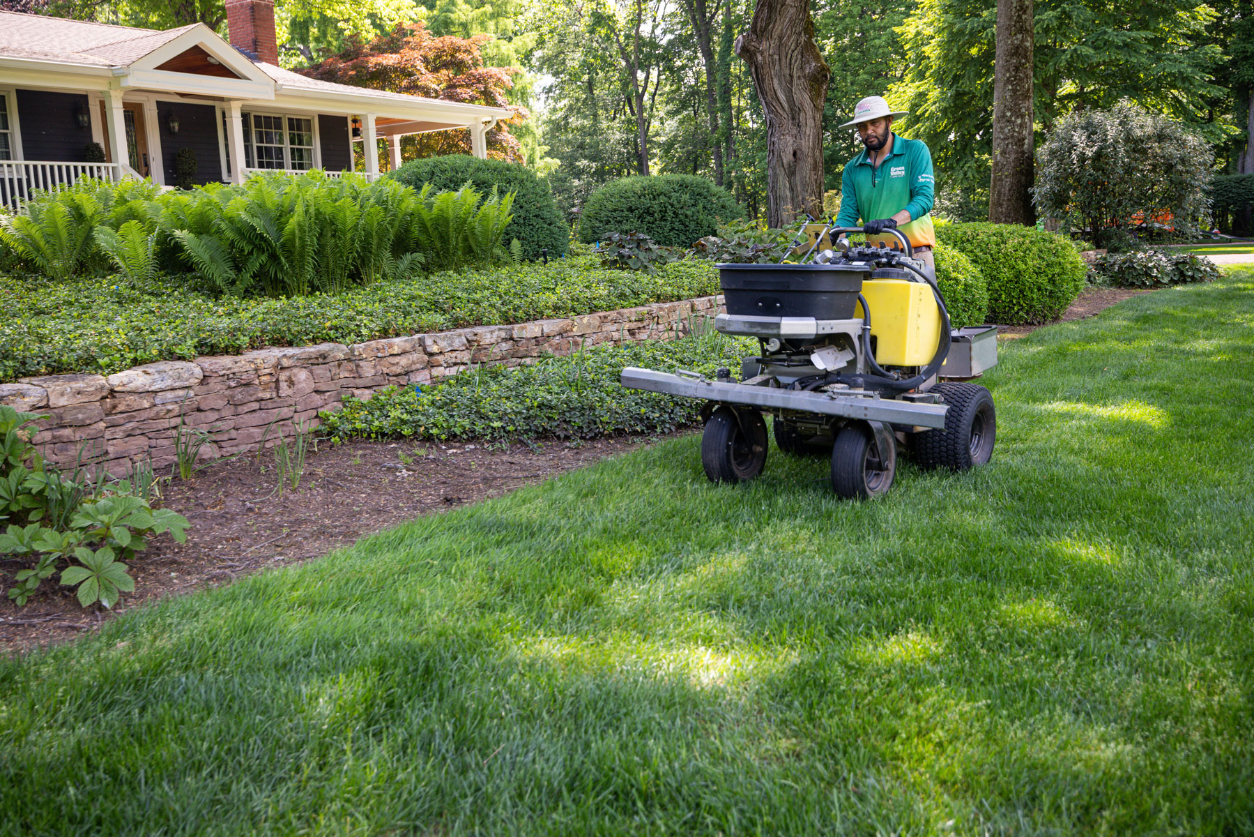fall lawn care fertilization treatment